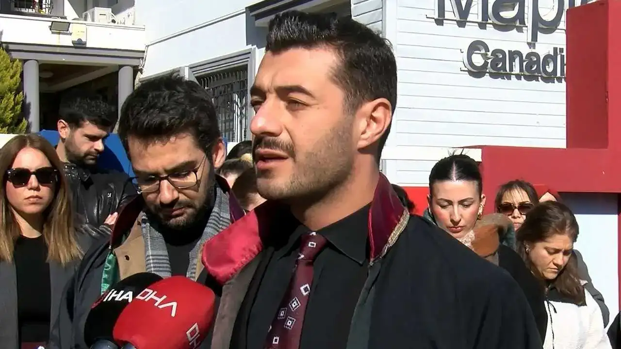 Adana’da Karne Almaya Giden Veliler Okulun Kapandığını Öğrendi 4